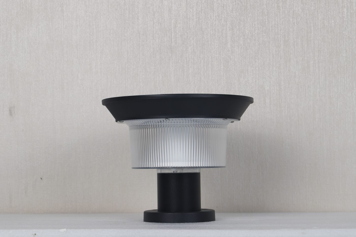 SG-12 garden-light head in a daylight product view